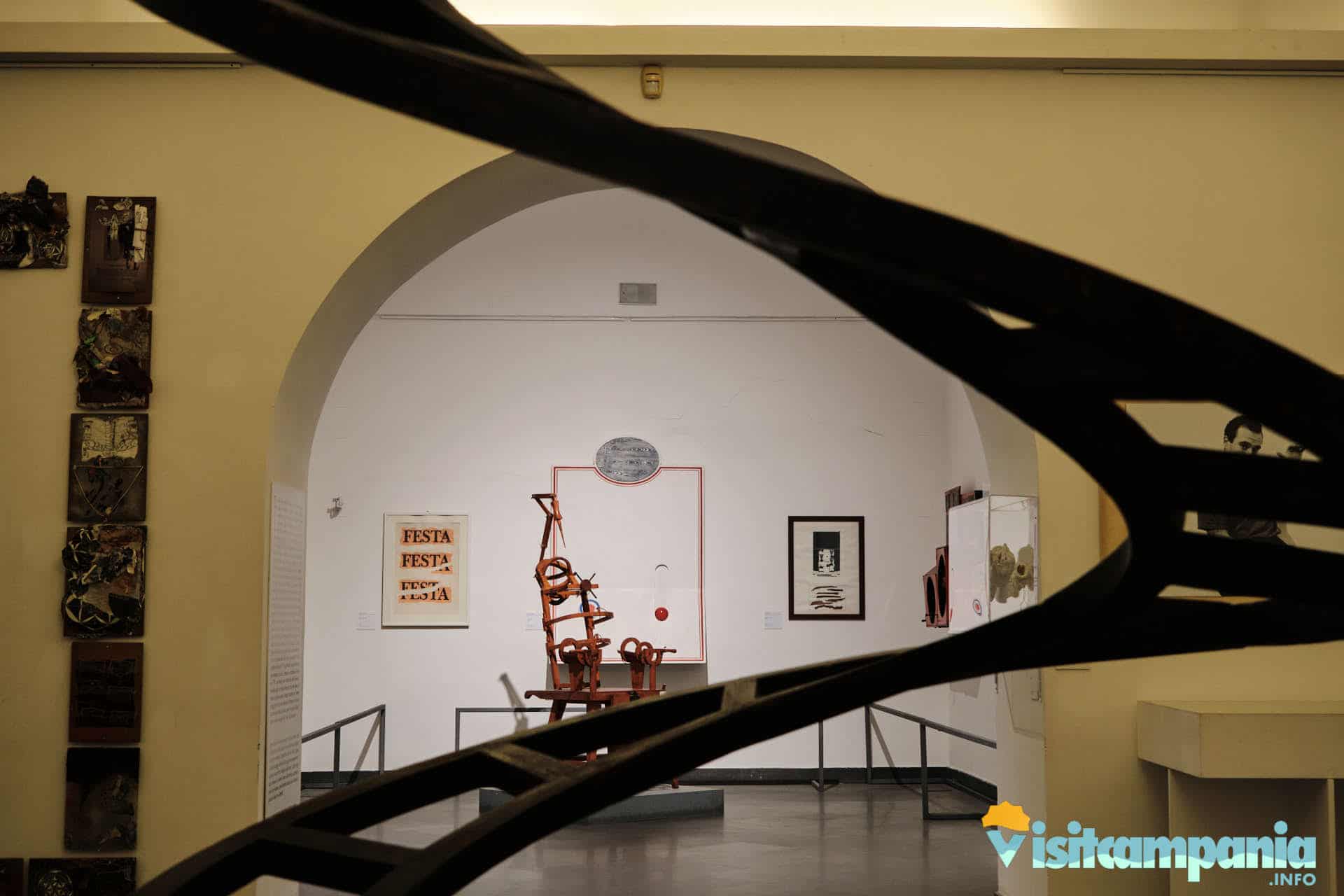 Castel Sant'Elmo und Museo del Novecento, moderne Kunst