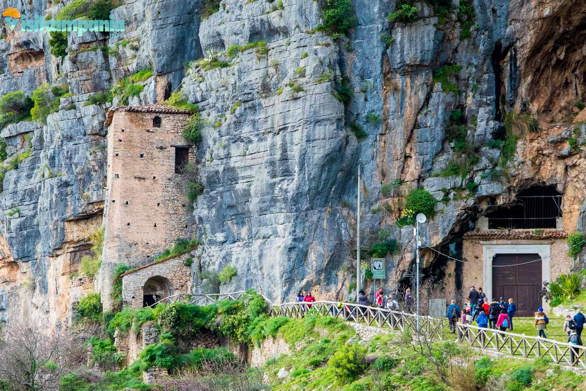 la grotta di San Michele a Sant'Angelo a Fasanella