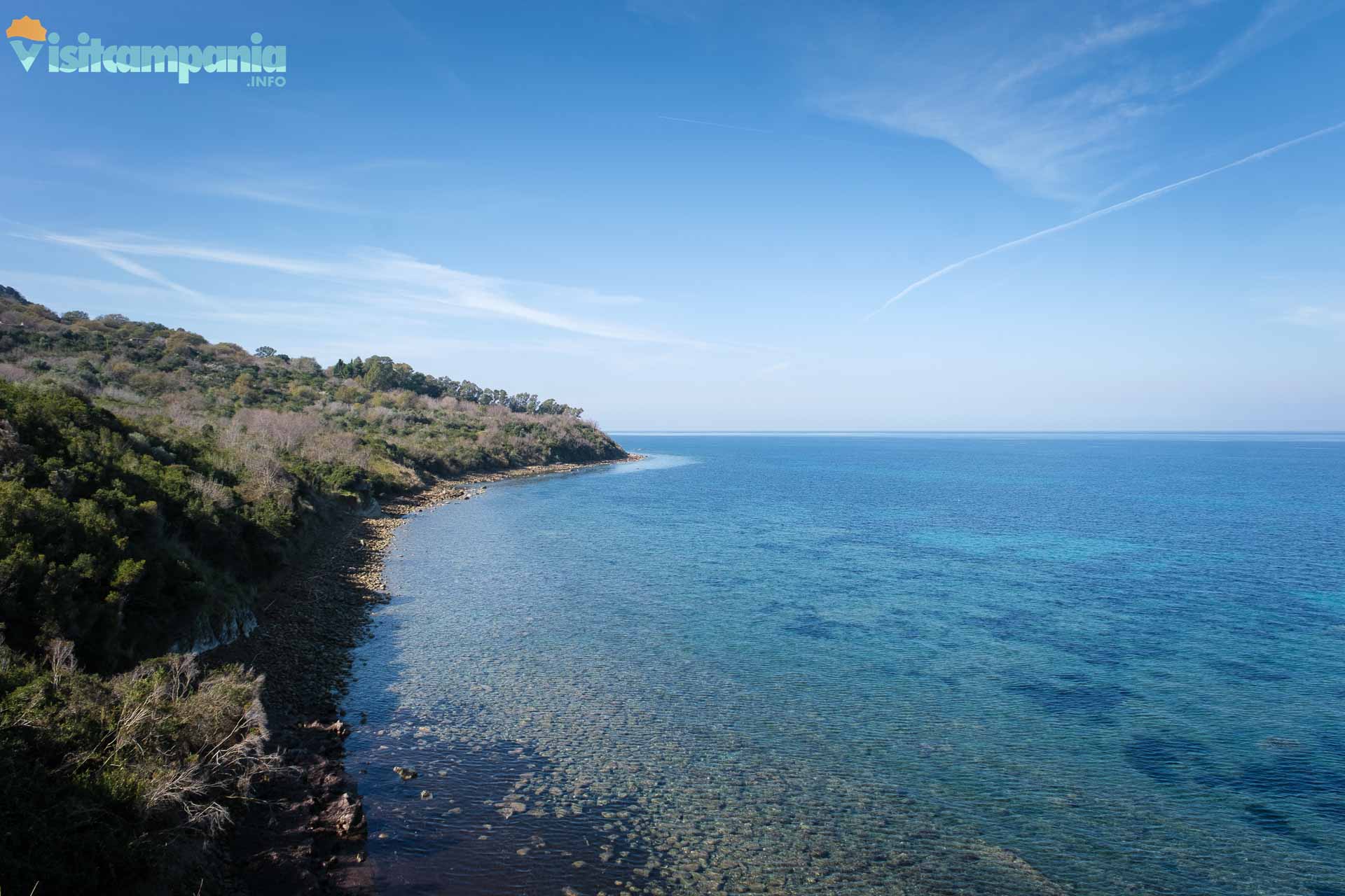 la mer de la baie de Trentova